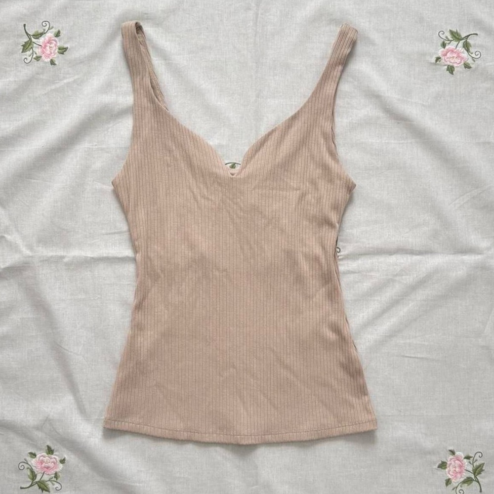 H&M XS nude/tan v-neck viscose ribbed tank - new with tags